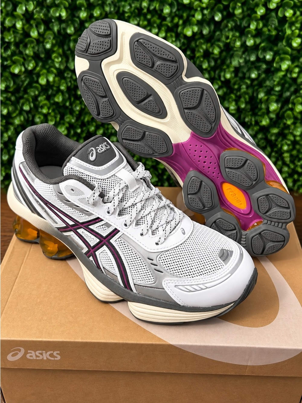Asics Gel-Kinetic Fluent White Truffle-Grey Men’s 6.5 or Women’s 8